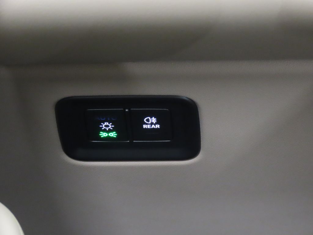 Thumbnail: 2025 Porsche Macan - 24