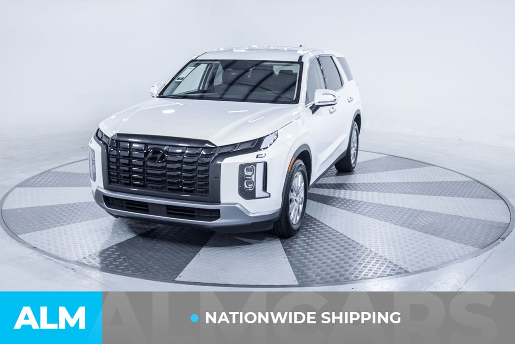 Used 2025 White Hyundai SE image 2