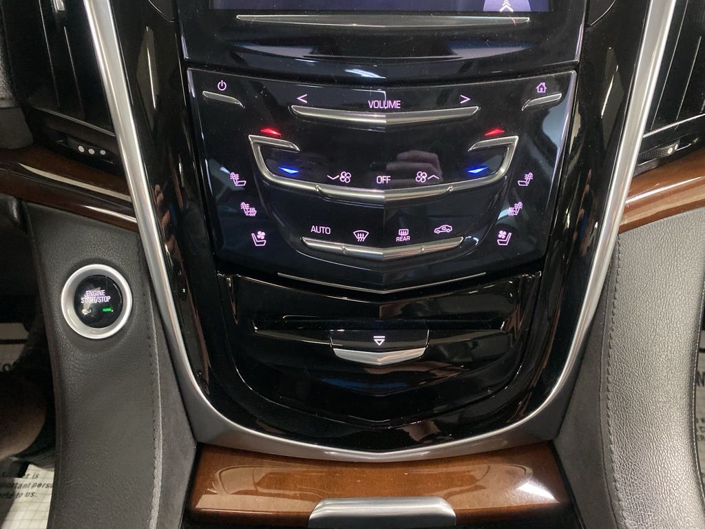 2020 Cadillac Escalade Luxury photo