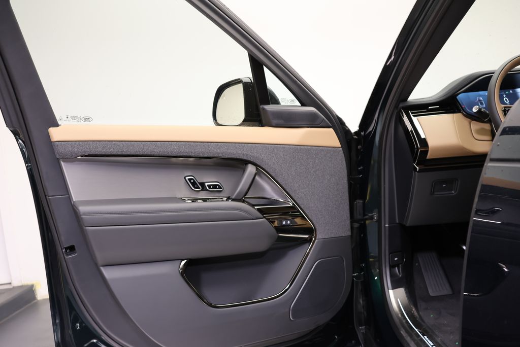 Thumbnail: 2026 Land Rover Range Rover Sport - 25