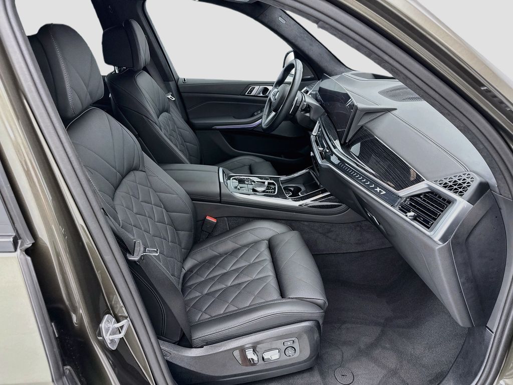 Thumbnail: 2024 BMW X7 - 19