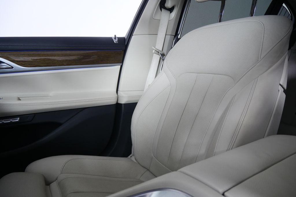 Thumbnail: 2018 BMW 7 Series - 28