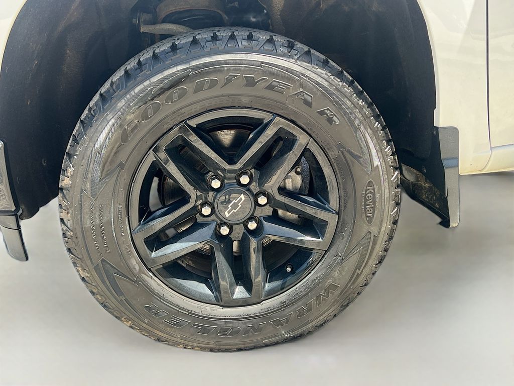 Used 2022 White Chevrolet Custom Trail Boss image 29
