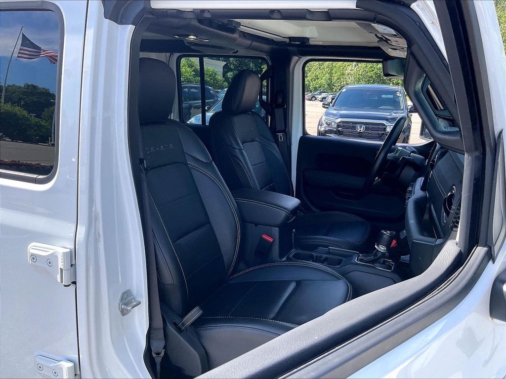2023 Jeep Wrangler — photo 11