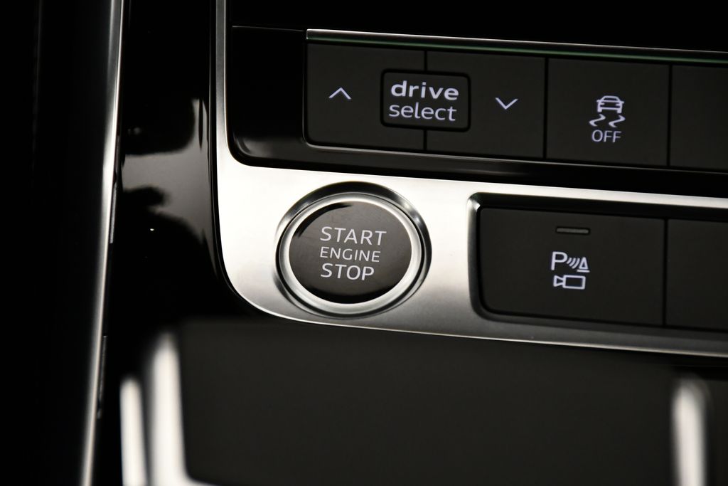 Thumbnail: 2025 Audi Q8 - 29