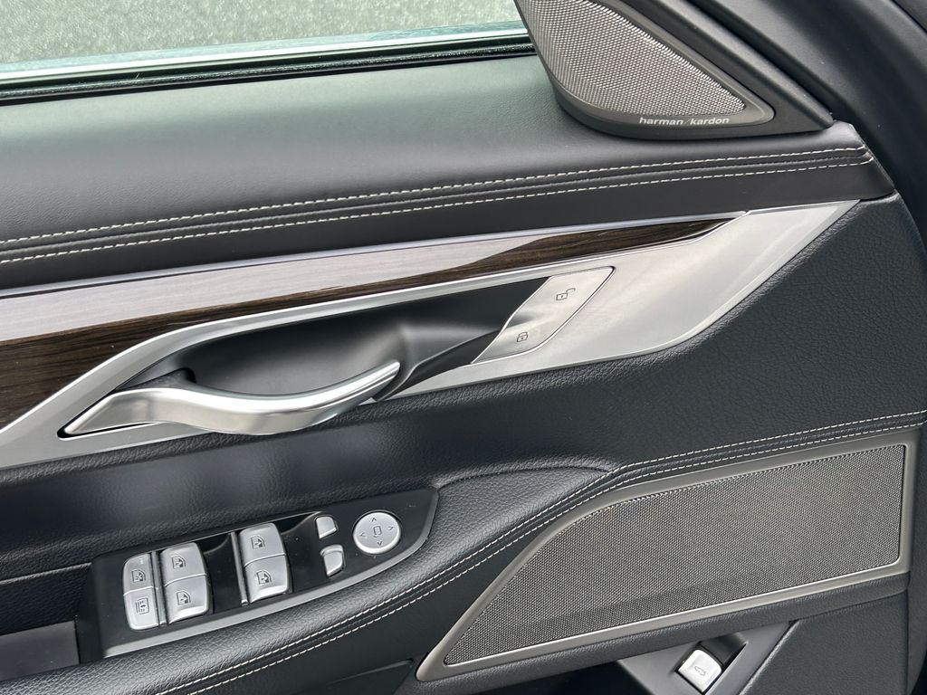 Thumbnail: 2018 BMW 7 Series - 12
