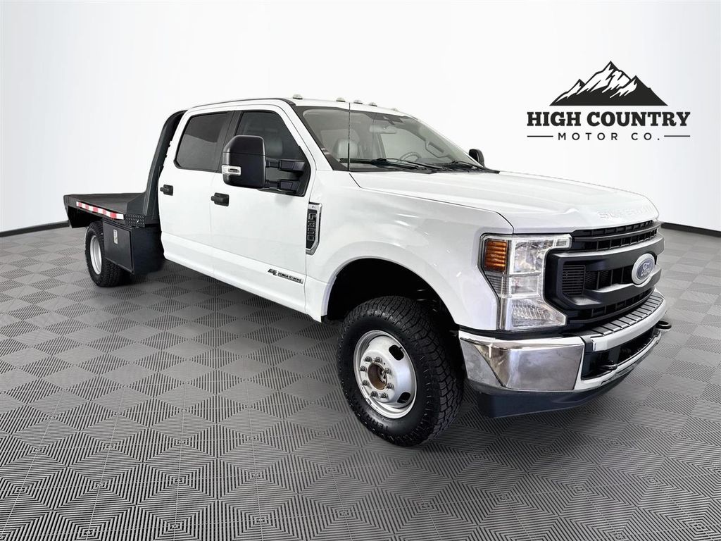 Oxford White 2022 Ford F-350 Super Duty Chassis Pickup Truck Four-Wheel Drive Automatic