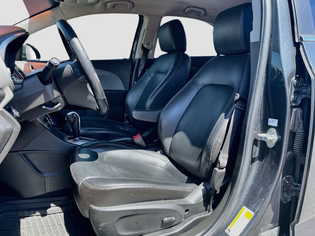 Used 2020 Gray Chevrolet Premier image 19