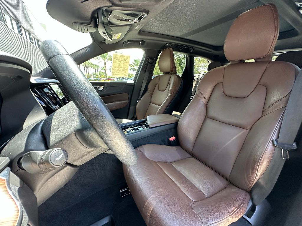Thumbnail: 2021 Volvo XC60 - 5