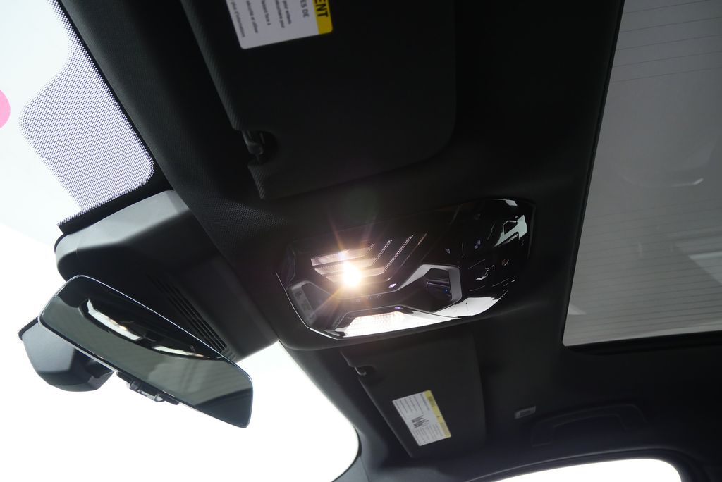 Thumbnail: 2025 BMW 7 Series - 21