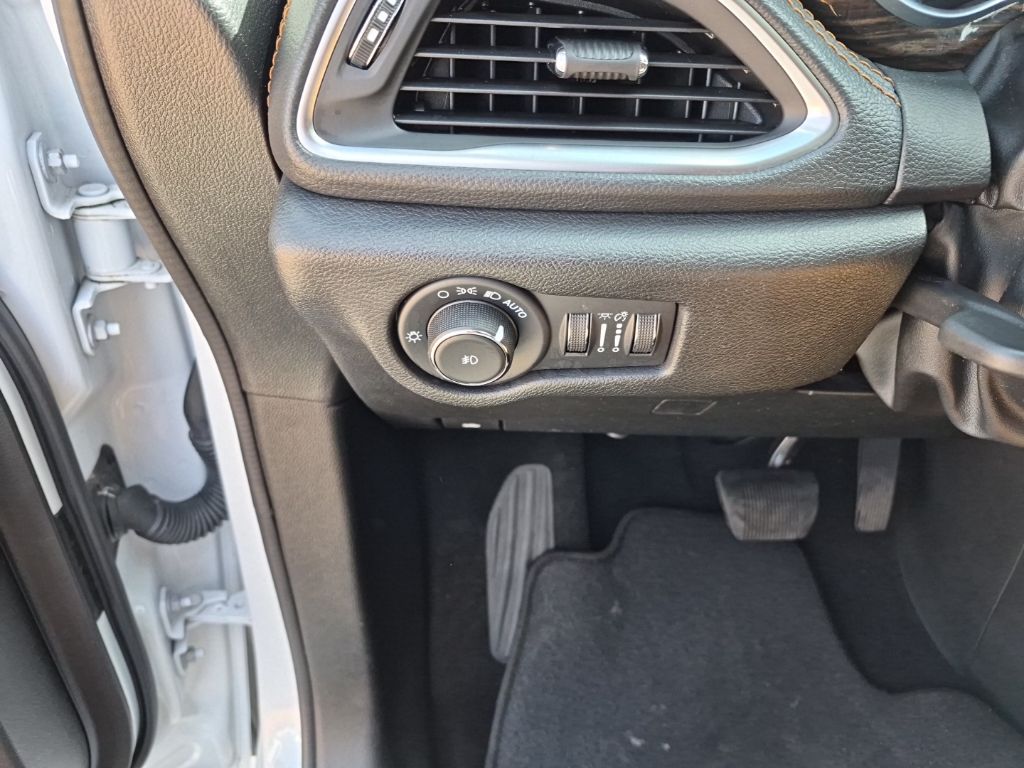 Used Car 2023 Chrysler Pacifica Hybrid  Pinnacle For Sale Under $35,000 In Austin, Texas