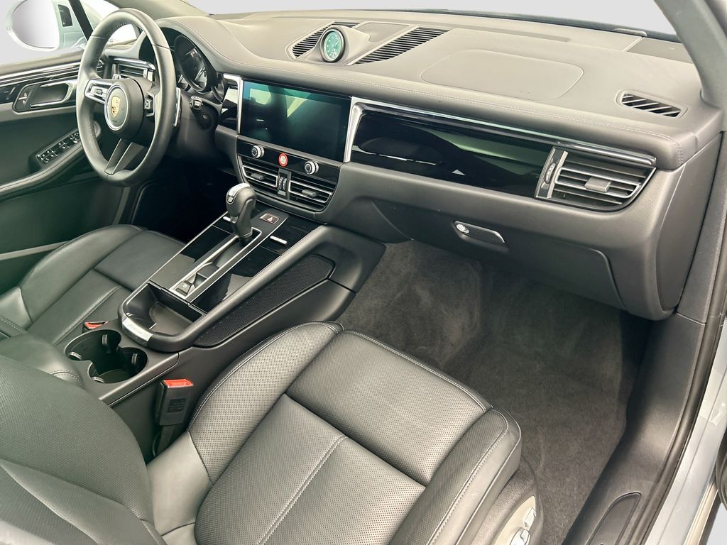 Thumbnail: 2025 Porsche Macan - 19