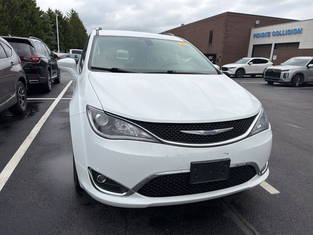 Thumbnail: 2018 Chrysler Pacifica - 5