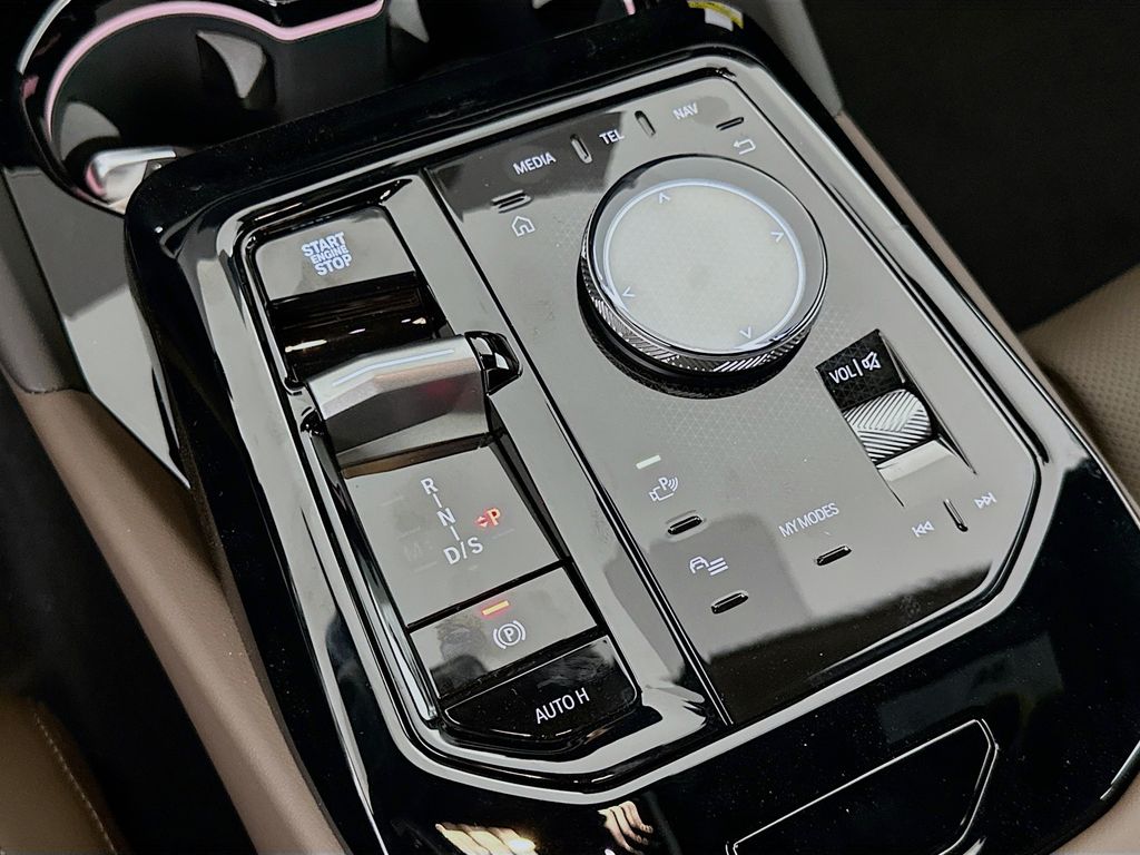 Thumbnail: 2026 BMW 5 Series - 15