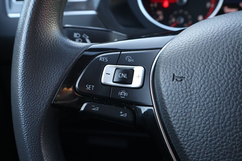 Thumbnail: 2019 Volkswagen Tiguan - 16