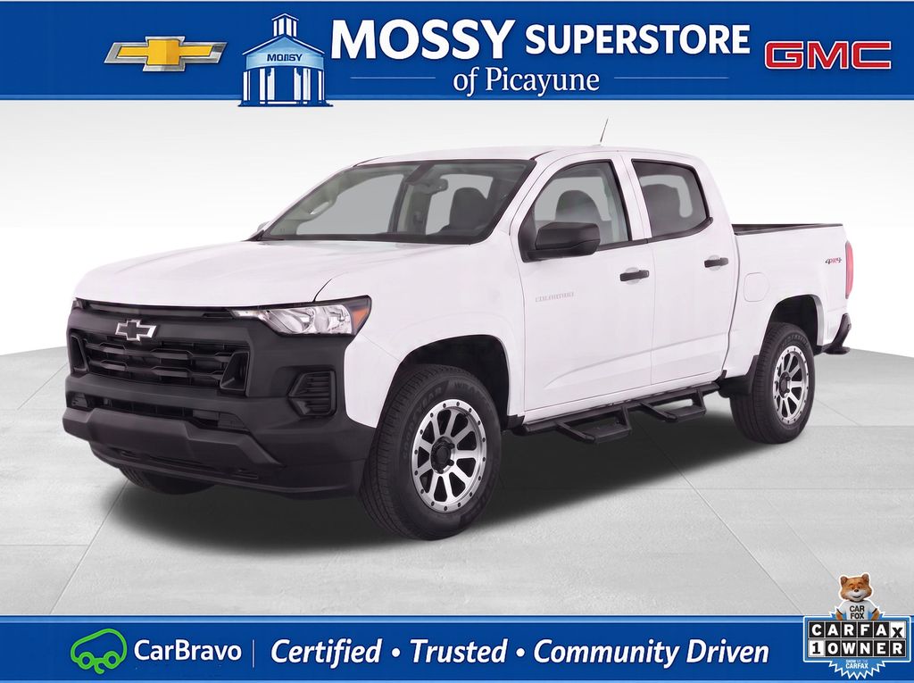 Summit White 2024 Chevrolet Colorado Pickup Truck Four-Wheel Drive 8-Speed Automatic