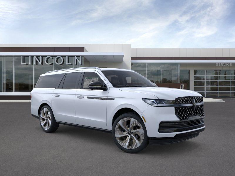 Thumbnail: 2025 Lincoln Navigator L - 7