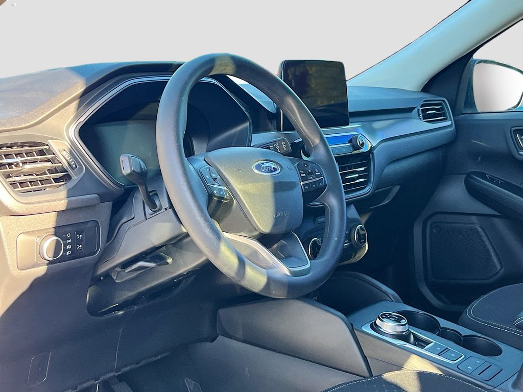Used 2025 White Ford Active image 9