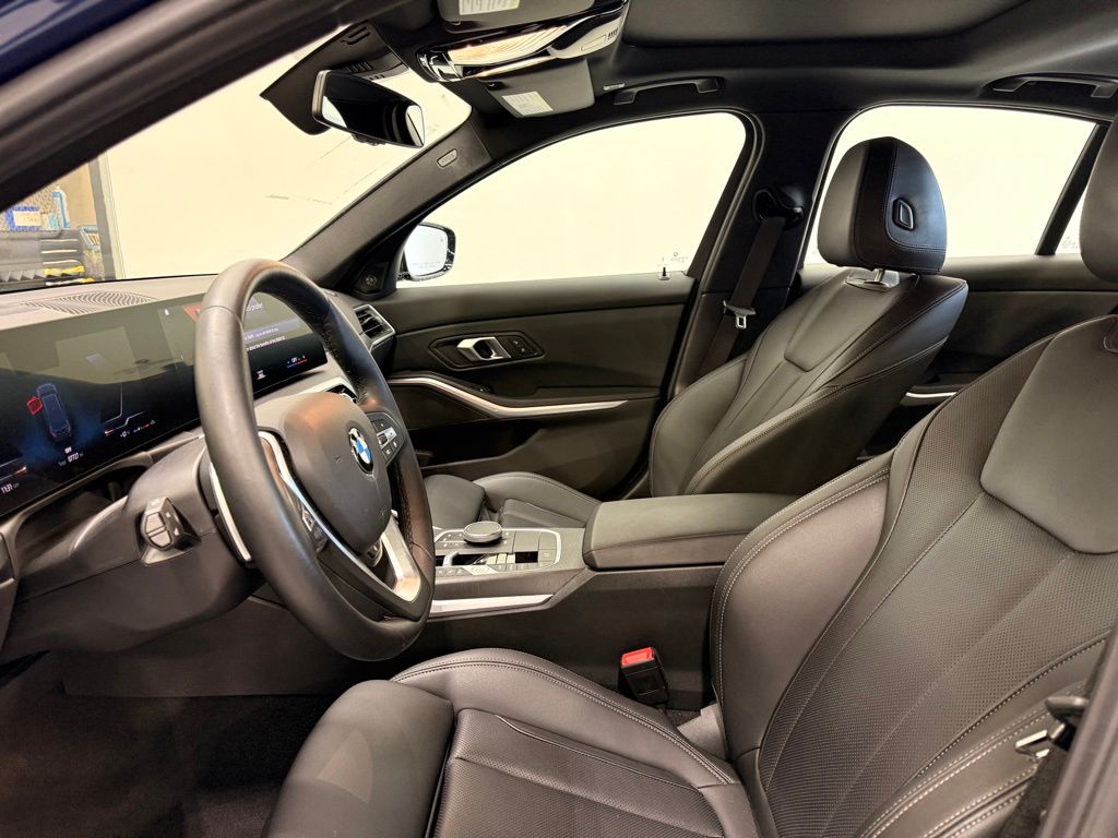 Thumbnail: 2024 BMW 3 Series - 10