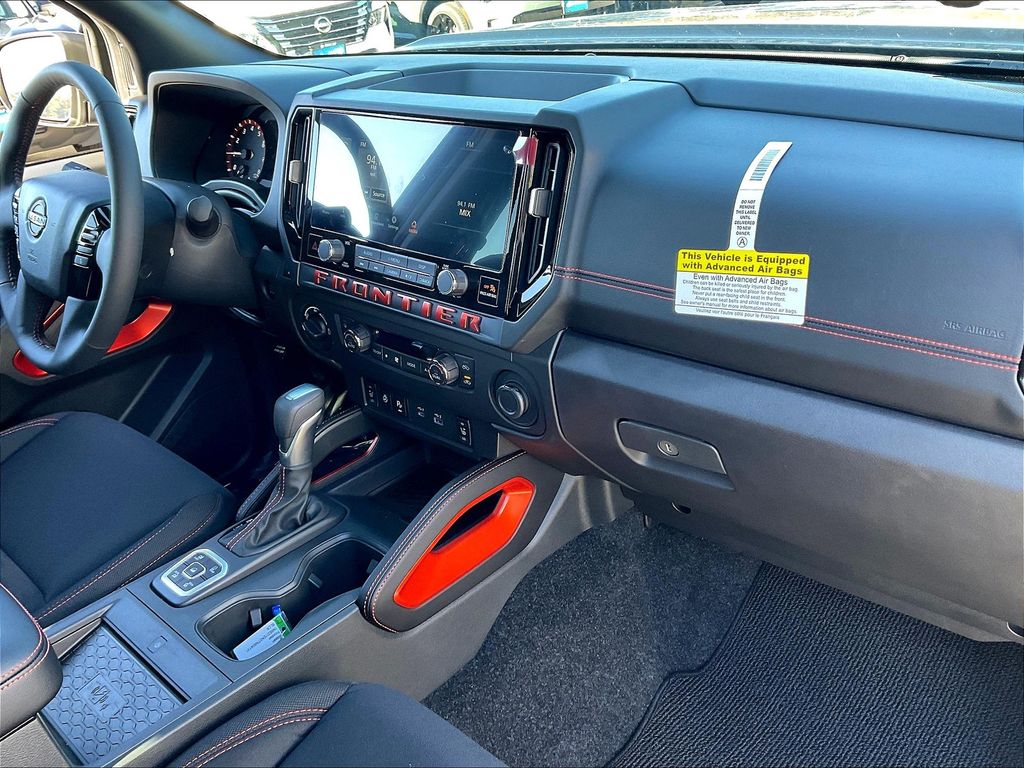 2026 Nissan Frontier — photo 9