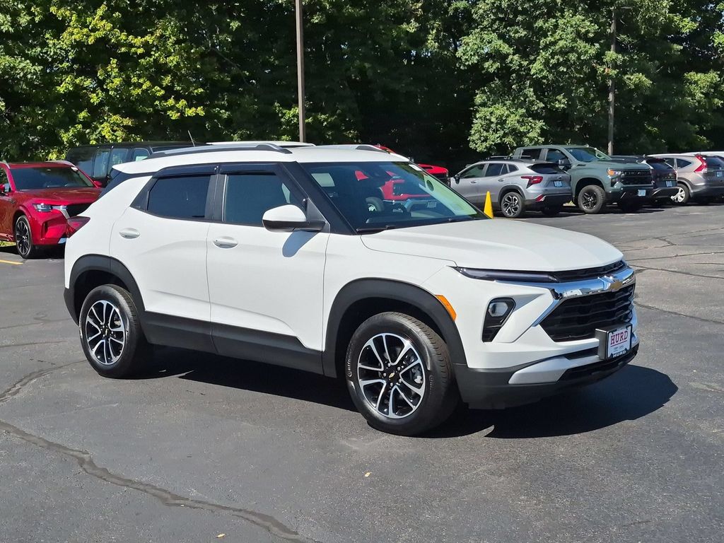 Summit White 2025 Chevrolet Trailblazer SUV / Crossover Four-Wheel Drive 9-Speed Automatic
