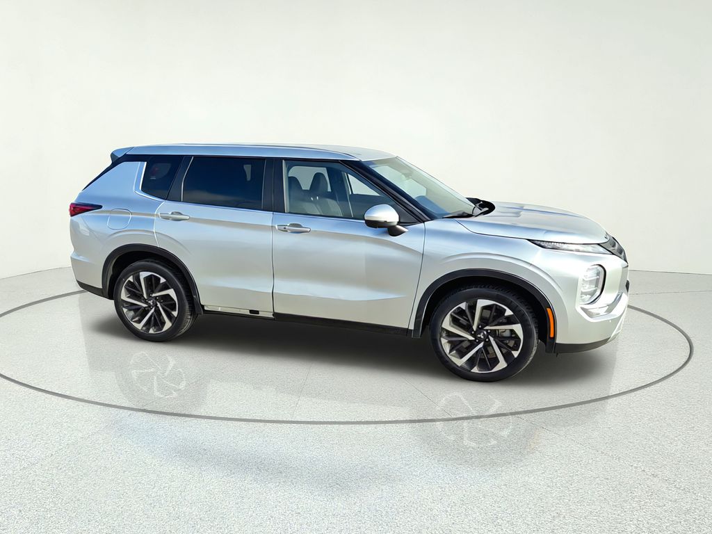 2023 Mitsubishi Outlander SE Silver at North Houston Mitsubishi