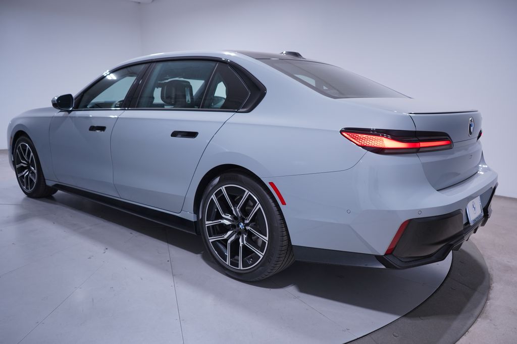Thumbnail: 2026 BMW 7 Series - 3