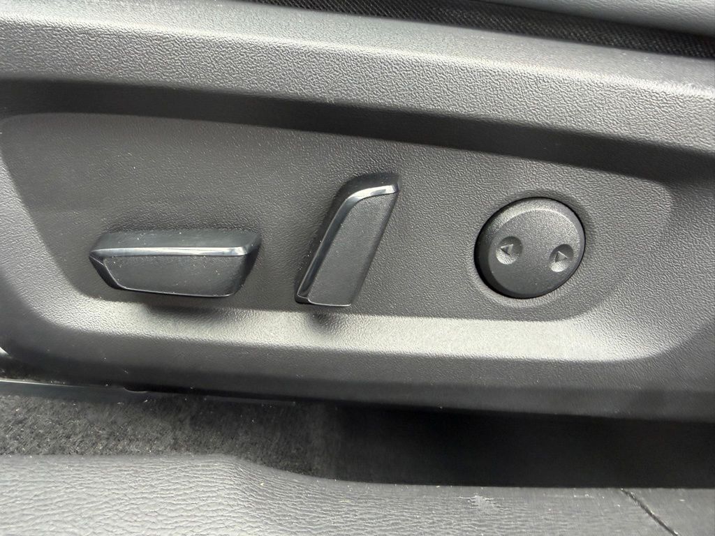 2025 Mitsubishi Outlander SE Silver at South Hills Kia