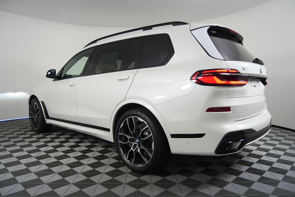 Thumbnail: 2026 BMW X7 - 5