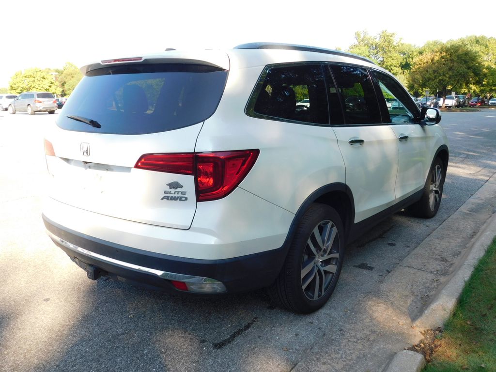 Thumbnail: 2017 Honda Pilot - 4