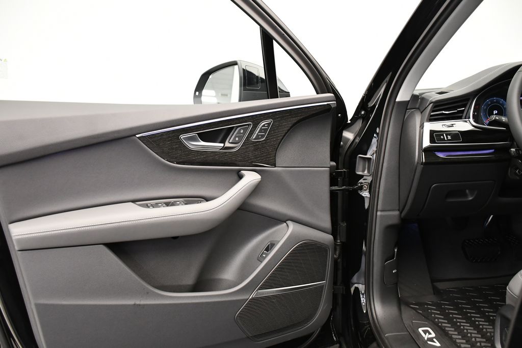 Thumbnail: 2025 Audi Q7 - 31