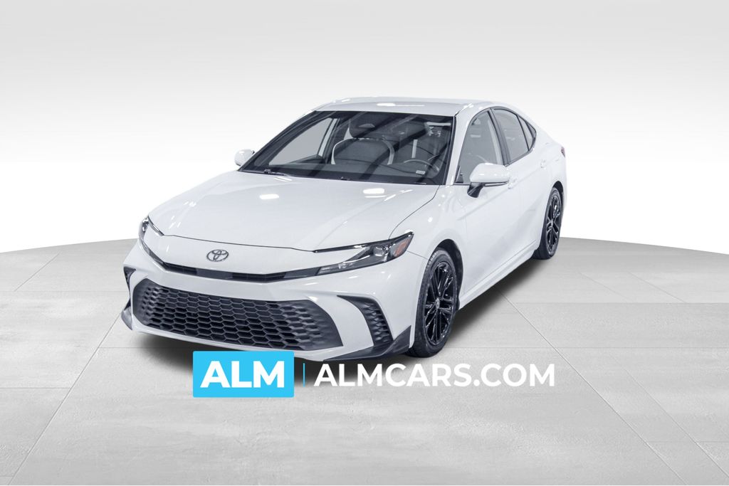 2025 Toyota Camry SE's photo