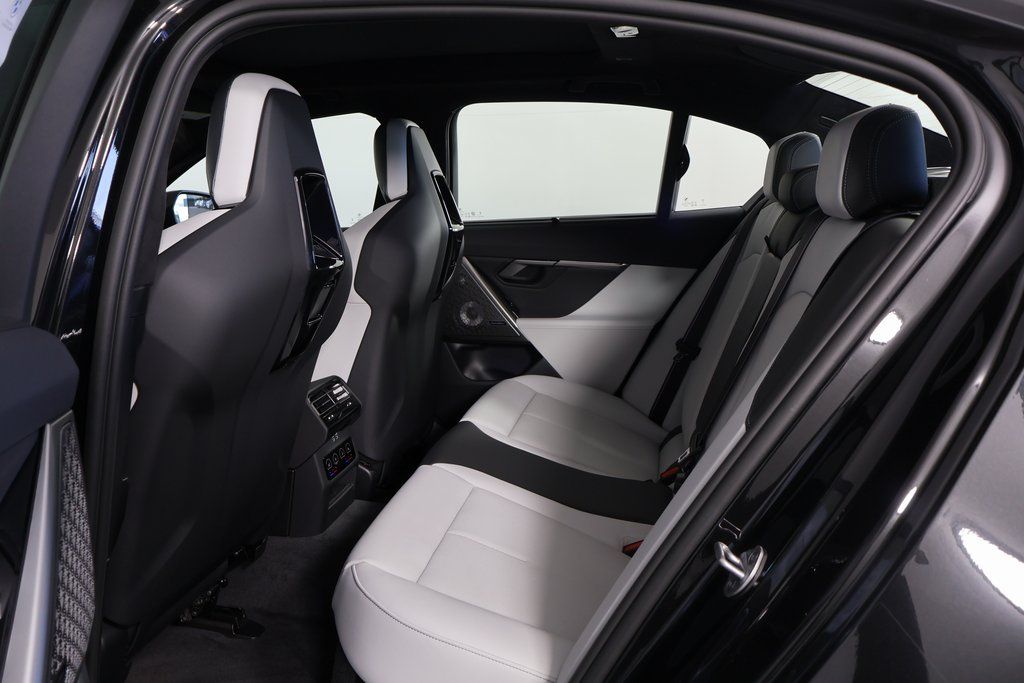 Thumbnail: 2026 BMW M5 - 6