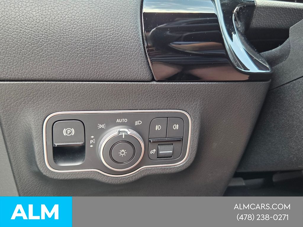 Used 2025 Black Mercedes-Benz GLA 250 image 29