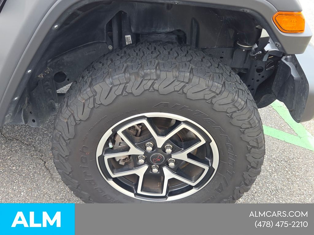 Used 2025 White Jeep Rubicon image 19