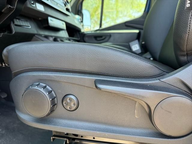 Thumbnail: 2025 Mercedes-Benz Sprinter - 15