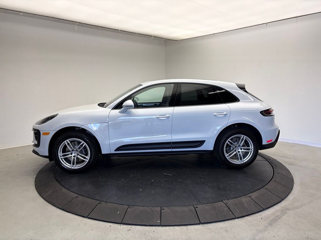 Thumbnail: 2026 Porsche Macan - 2