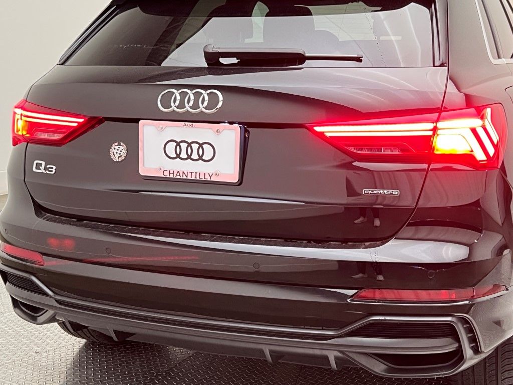 Thumbnail: 2022 Audi Q3 - 8