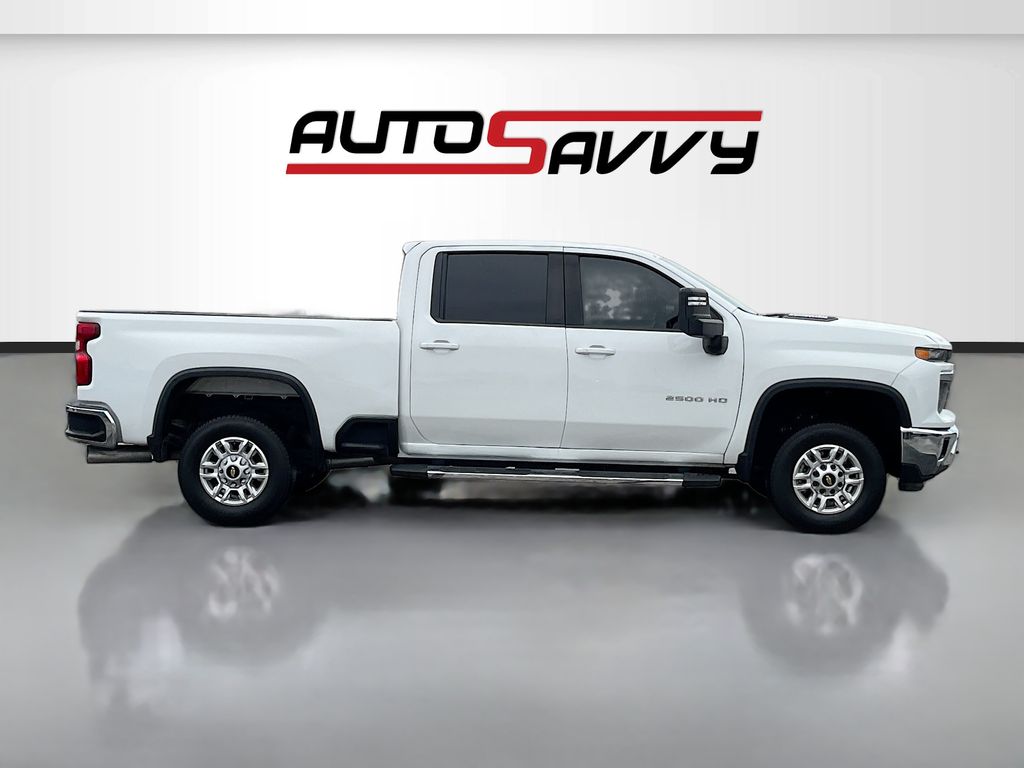 Used 2025 White Chevrolet LT image 8
