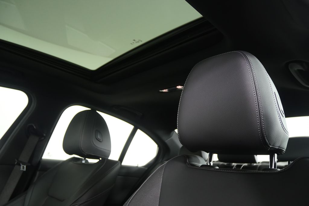 Thumbnail: 2023 BMW 3 Series - 11