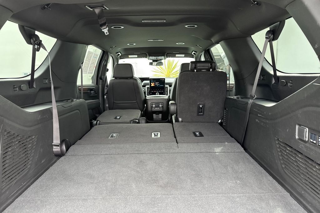 used 2025 GMC Yukon XL car, priced at $75,966