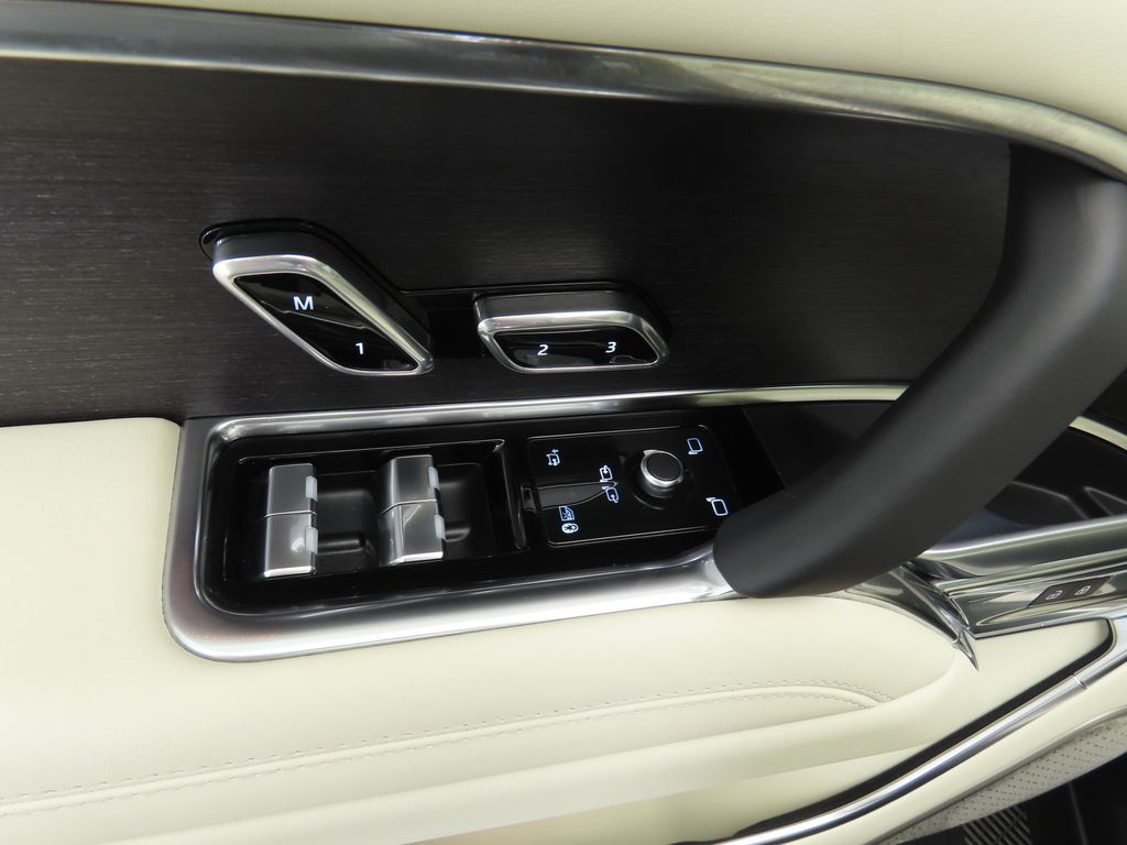 Thumbnail: 2024 Land Rover Range Rover - 23