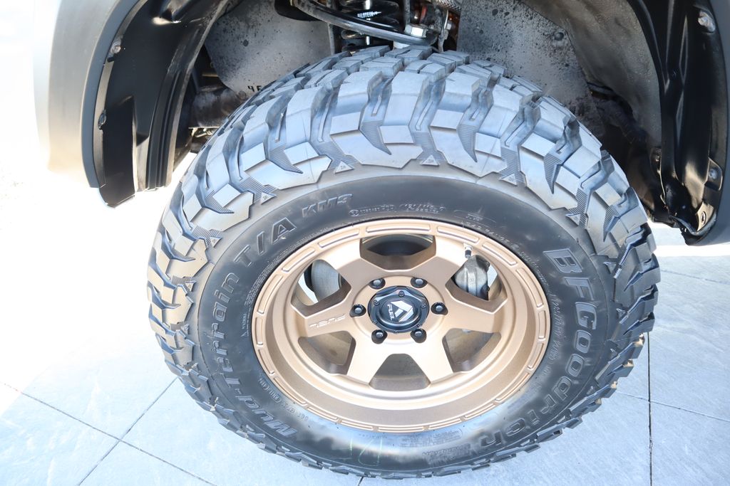 Thumbnail: 2019 Toyota Tacoma - 32