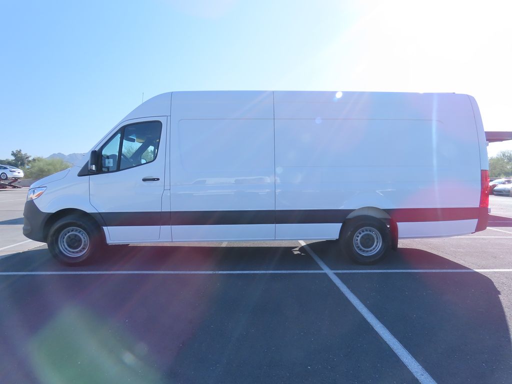 2025 Mercedes-Benz Sprinter 2500 8