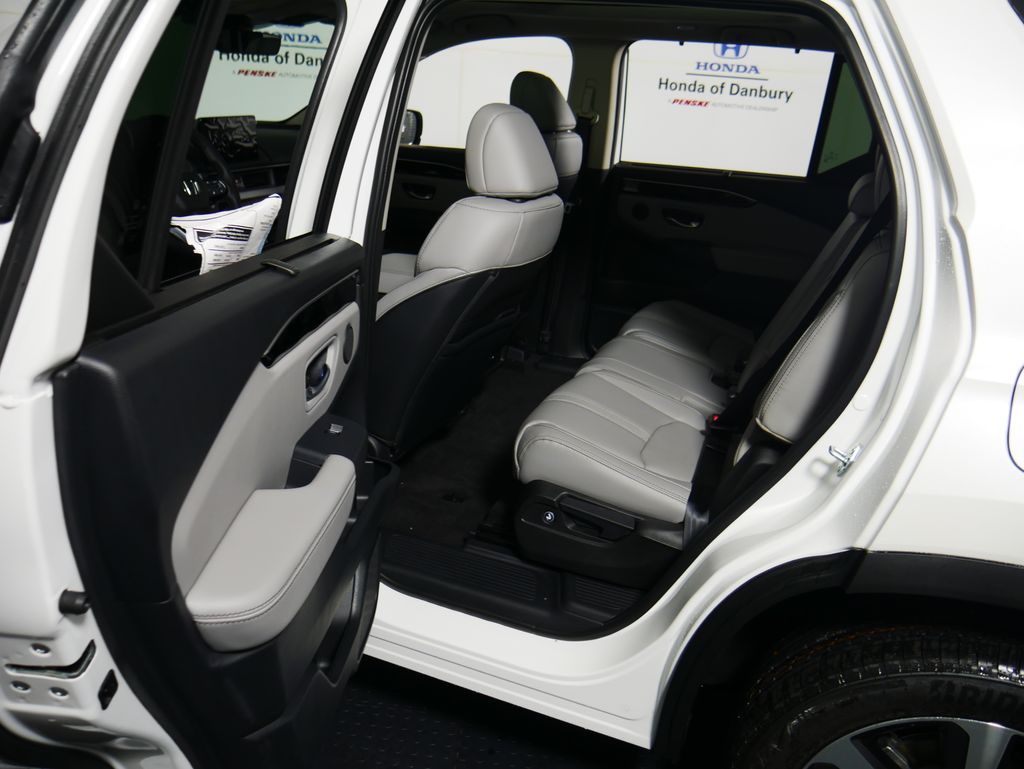 2025 Honda Pilot Touring 16