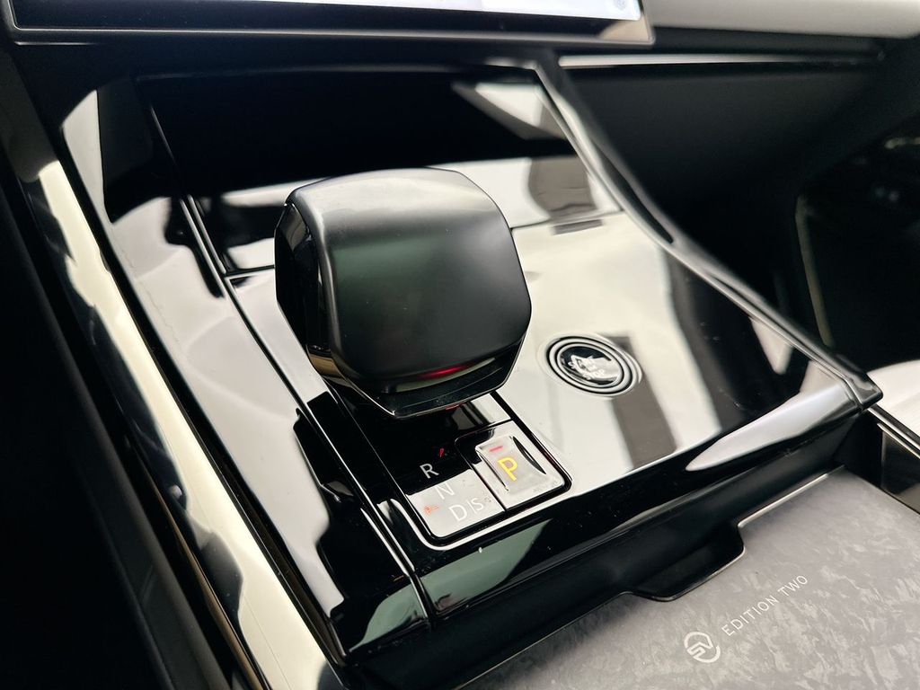 2025 Land Rover Range Rover Sport  12