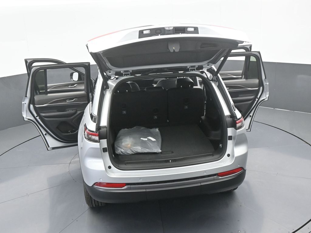 New 2026 Silver Zynith Jeep Laredo image 51