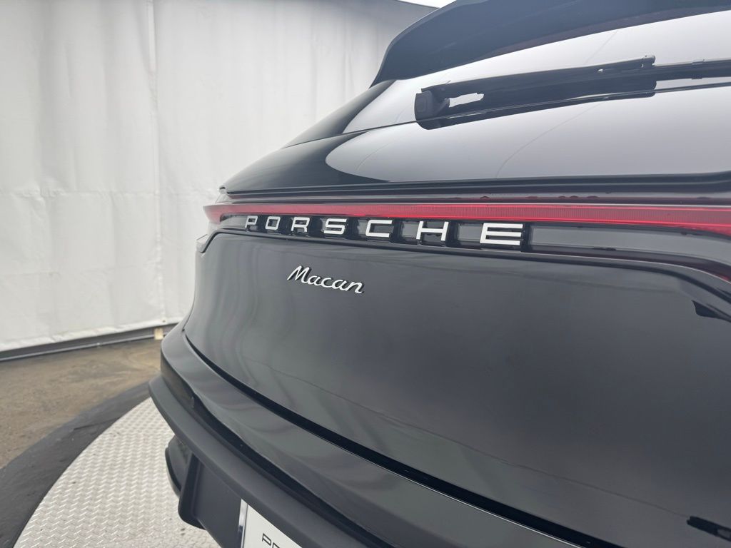 Thumbnail: 2025 Porsche Macan - 14