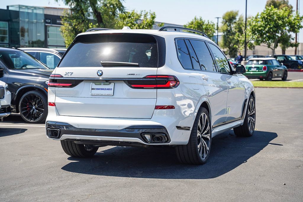 2025 BMW X7 xDrive40i 8