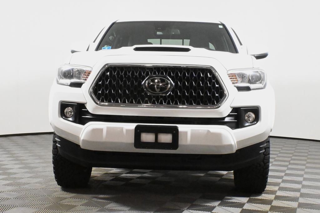 Thumbnail: 2019 Toyota Tacoma - 11
